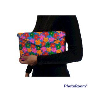 NWT Embroidered Envelope Clutch
